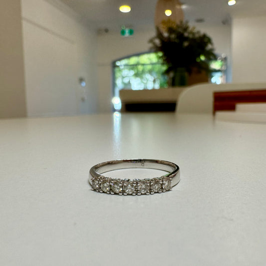 9ct. White gold 7 stone ring