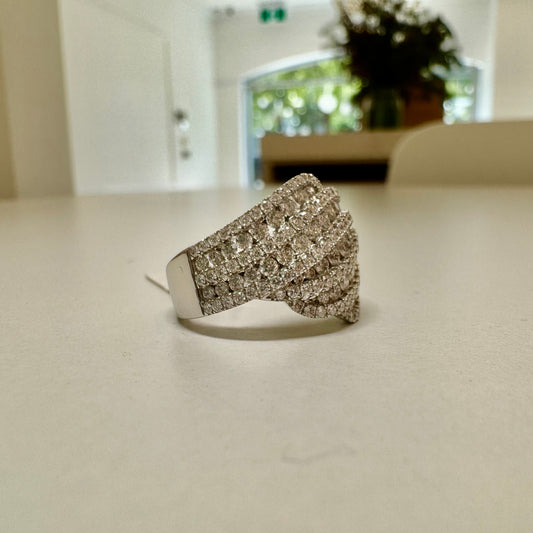 Diamond wave ring
